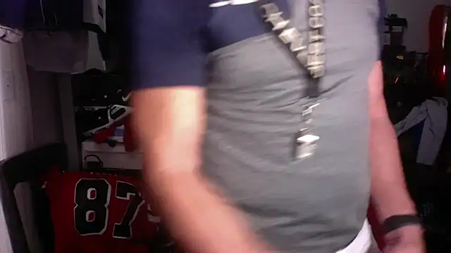 Snapshot of DILFJockDad87 chatting on 12.21.25 DILFJockDad87 online show from 12.21.25