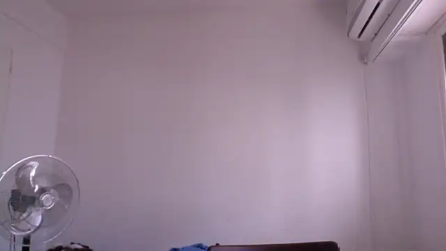 Snapshot of RenataWet chatting on 11.20.25 RenataWet online show from 11.20.25