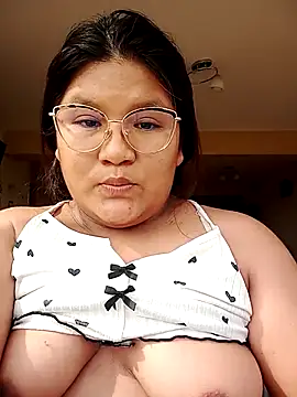 Snapshot of vea_m chatting on 04.01.26 vea m online show from 04.01.26