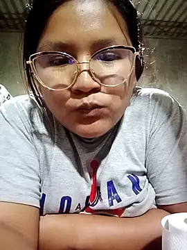 Snapshot of vea_m chatting on 04.03.26 vea m online show from 04.03.26