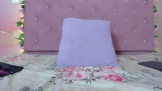 violet taylor  online show from 05.18.26