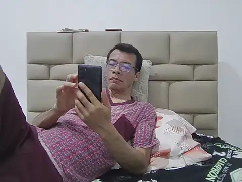 skinnylatino51 online show from 12.14.25