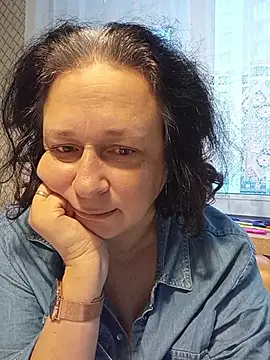 Snapshot of LedyVenera chatting on 11.15.25 LedyVenera online show from 11.15.25