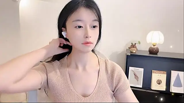 Snapshot of Onechestnut chatting on 11.10.25 Onechestnut online show from 11.10.25