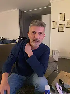 Snapshot of max219 chatting on 12.03.25 max219 online show from 12.03.25