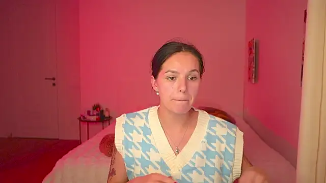 Snapshot of EwelynScott chatting on 09.27.25 EwelynScott online show from 09.27.25