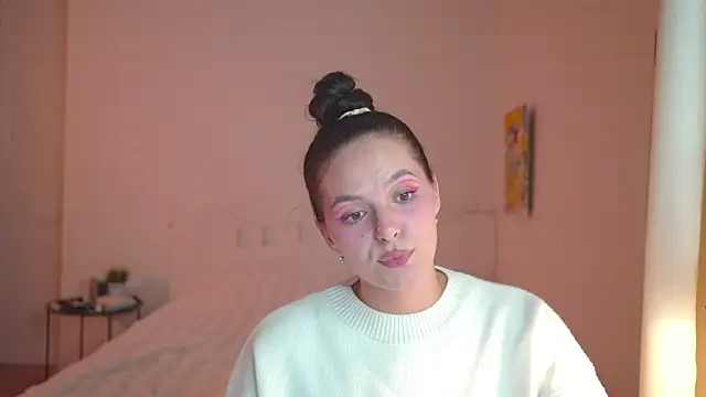 Snapshot of EwelynScott chatting on 10.04.25 EwelynScott online show from 10.04.25