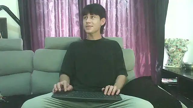 Snapshot of Michael_blue chatting on 05.13.26 Michael blue online show from 05.13.26