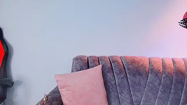 carolinhe  online show from 10.02.25