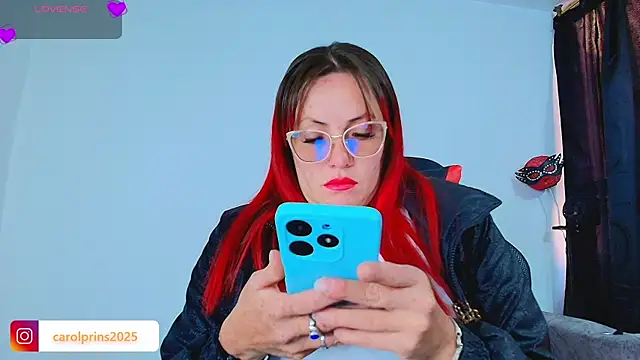 carolinhe  online show from 10.04.25