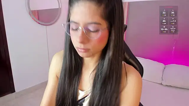 Snapshot of carlina_15 chatting on 05.27.26 carlina 15 online show from 05.27.26