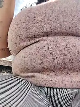 Snapshot of You-sexy-starr chatting on 11.23.25 You-sexy-starr online show from 11.23.25