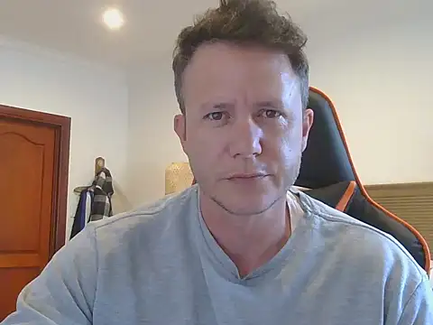 Snapshot of TroyDieselXXX chatting on 11.05.25 TroyDieselXXX online show from 11.05.25