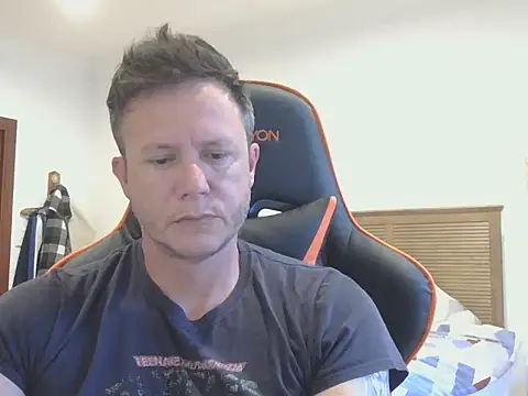 Snapshot of TroyDieselXXX chatting on 11.06.25 TroyDieselXXX online show from 11.06.25