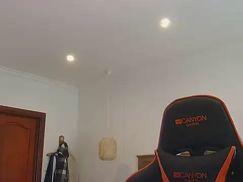 Snapshot of TroyDieselXXX chatting on 11.13.25 TroyDieselXXX online show from 11.13.25