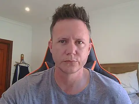 Snapshot of TroyDieselXXX chatting on 11.19.25 TroyDieselXXX online show from 11.19.25