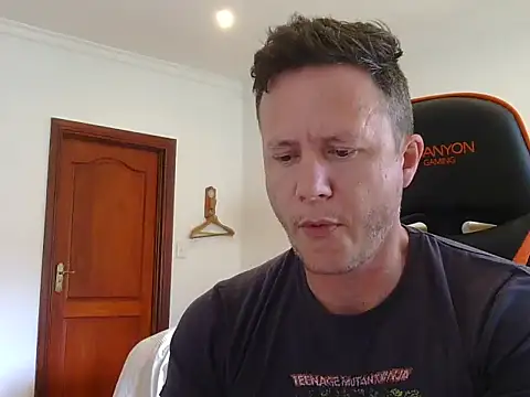 Snapshot of TroyDieselXXX chatting on 11.24.25 TroyDieselXXX online show from 11.24.25