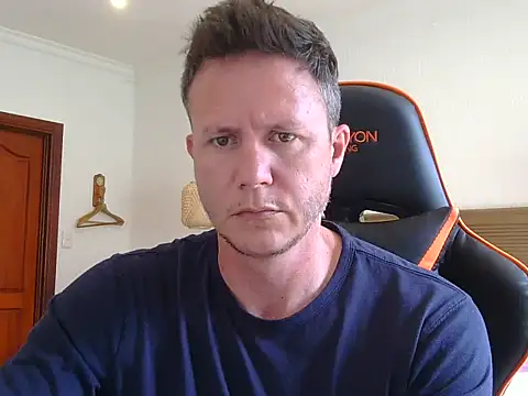 Snapshot of TroyDieselXXX chatting on 11.26.25 TroyDieselXXX online show from 11.26.25