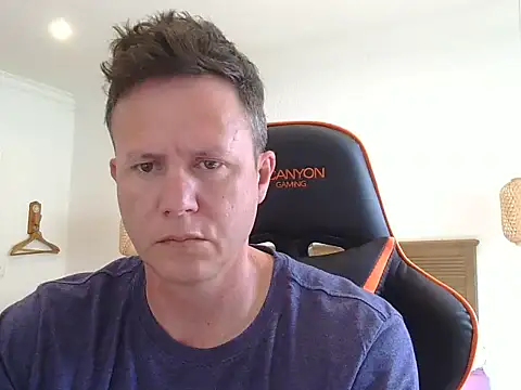 Snapshot of TroyDieselXXX chatting on 11.27.25 TroyDieselXXX online show from 11.27.25