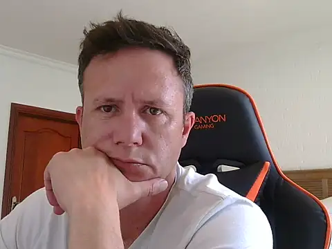 Snapshot of TroyDieselXXX chatting on 12.16.25 TroyDieselXXX online show from 12.16.25