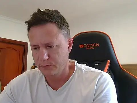 Snapshot of TroyDieselXXX chatting on 12.19.25 TroyDieselXXX online show from 12.19.25