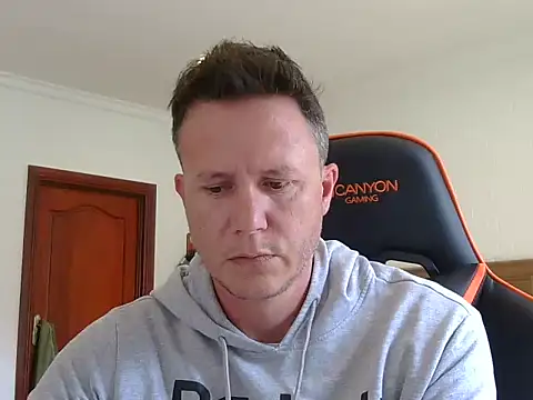 Snapshot of TroyDieselXXX chatting on 12.21.25 TroyDieselXXX online show from 12.21.25