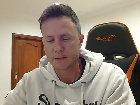 Snapshot of TroyDieselXXX chatting on 12.22.25 TroyDieselXXX online show from 12.22.25