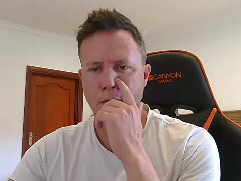 Snapshot of TroyDieselXXX chatting on 12.23.25 TroyDieselXXX online show from 12.23.25