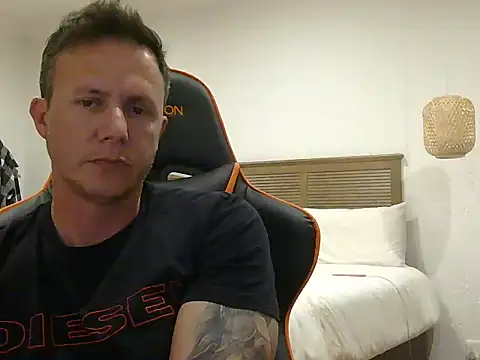 Snapshot of TroyDieselXXX chatting on 01.08.26 TroyDieselXXX online show from 01.08.26