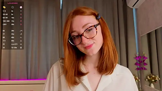 Snapshot of VeronaHascall chatting on 10.06.25 VeronaHascall online show from 10.06.25