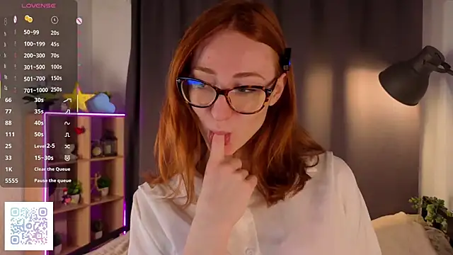 Snapshot of VeronaHascall chatting on 10.19.25 VeronaHascall online show from 10.19.25