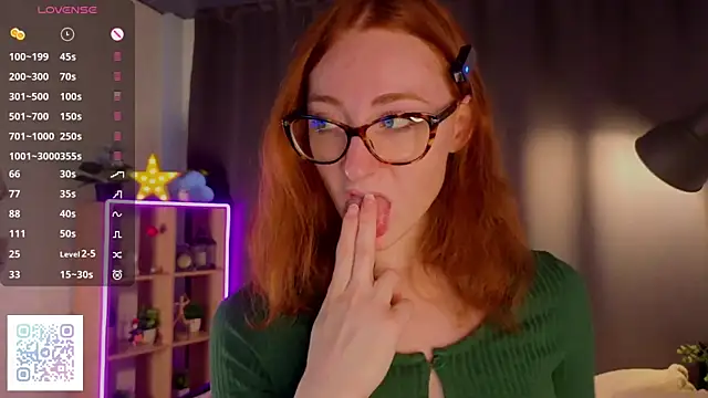 Snapshot of VeronaHascall chatting on 10.21.25 VeronaHascall online show from 10.21.25