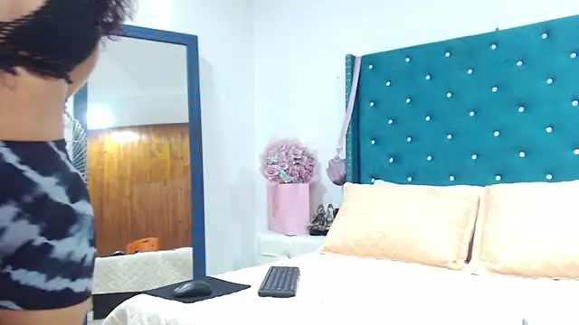 Snapshot of KimScarleth chatting on 09.25.25 KimScarleth online show from 09.25.25