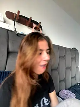 Snapshot of AllieYourGirl chatting on 11.06.25 AllieYourGirl online show from 11.06.25