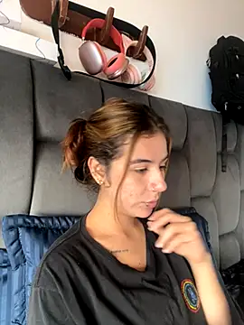 Snapshot of AllieYourGirl chatting on 11.13.25 AllieYourGirl online show from 11.13.25