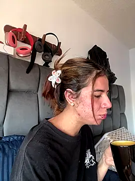 Snapshot of AllieYourGirl chatting on 11.29.25 AllieYourGirl online show from 11.29.25