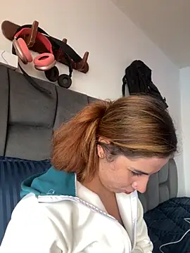 Snapshot of AllieYourGirl chatting on 12.05.25 AllieYourGirl online show from 12.05.25