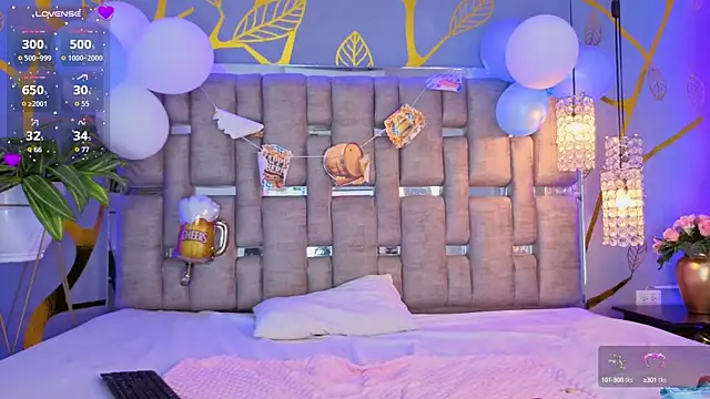 Snapshot of CandyRouse__ chatting on 10.04.25 CandyRouse online show from 10.04.25