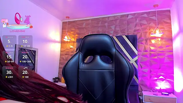 Snapshot of LexiVie_ chatting on 09.12.25 LexiVie online show from 09.12.25