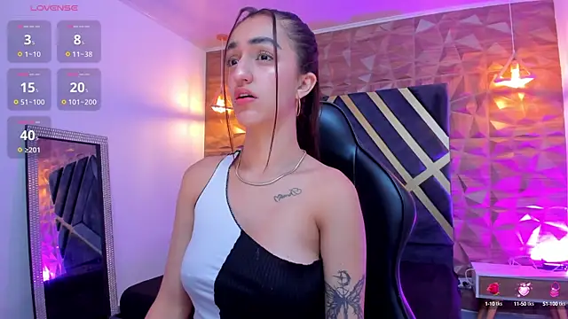 Snapshot of LexiVie_ chatting on 10.01.25 LexiVie online show from 10.01.25