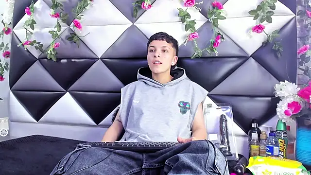 Megan Thompson  online show from 12.05.25