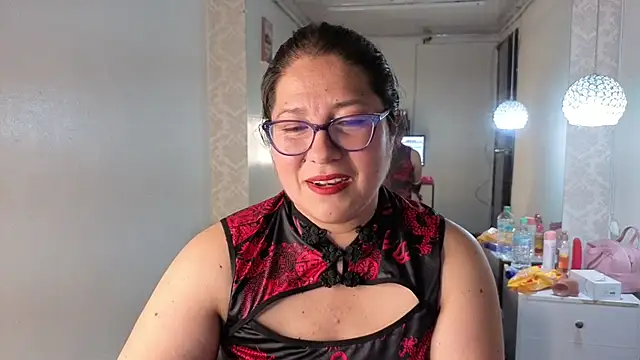 scarlett widow  online show from 04.17.26