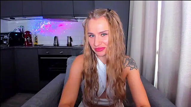 Snapshot of MashaFromRussia__ chatting on 09.15.25 MashaFromRussia online show from 09.15.25