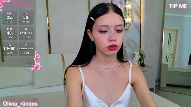 Snapshot of Olivia_Kindes chatting on 09.19.25 Olivia Kindes online show from 09.19.25