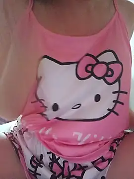 Snapshot of Hottiesophie chatting on 07.22.26 Hottiesophie online show from 07.22.26