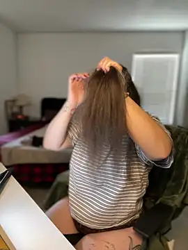 Alix Valentine online show from 04.12.26