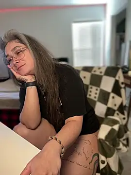 Snapshot of Alix_Valentine chatting on 05.26.26 Alix Valentine online show from 05.26.26