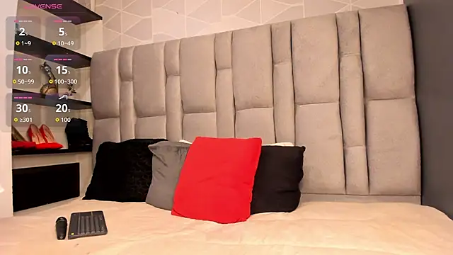 Snapshot of Charlot_milf chatting on 05.27.26 Charlot milf online show from 05.27.26