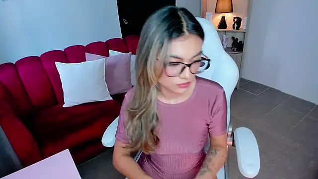 Snapshot of Tatiana_mendoza chatting on 10.25.25 Tatiana mendoza online show from 10.25.25