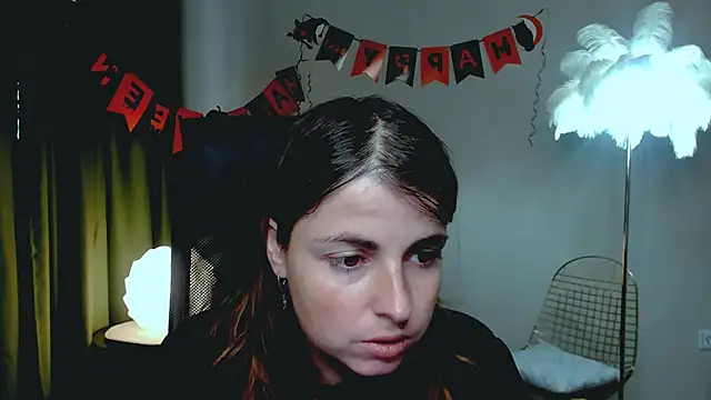 Snapshot of MartaEdams chatting on 10.22.25 MartaEdams online show from 10.22.25